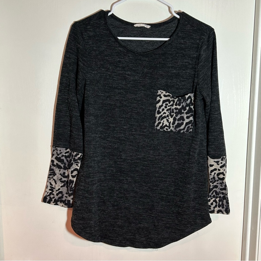 A. gain grey‎ animal print long sleeve top small